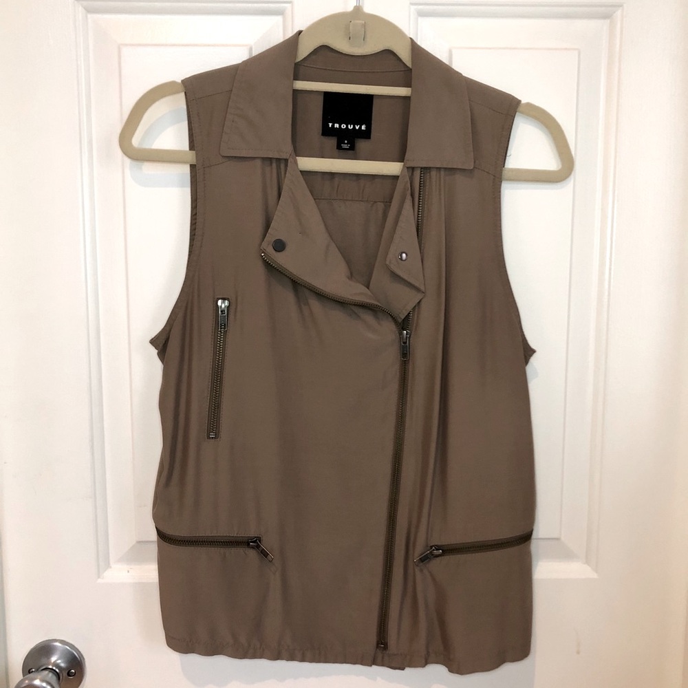 Trouve sleeveless tan vest